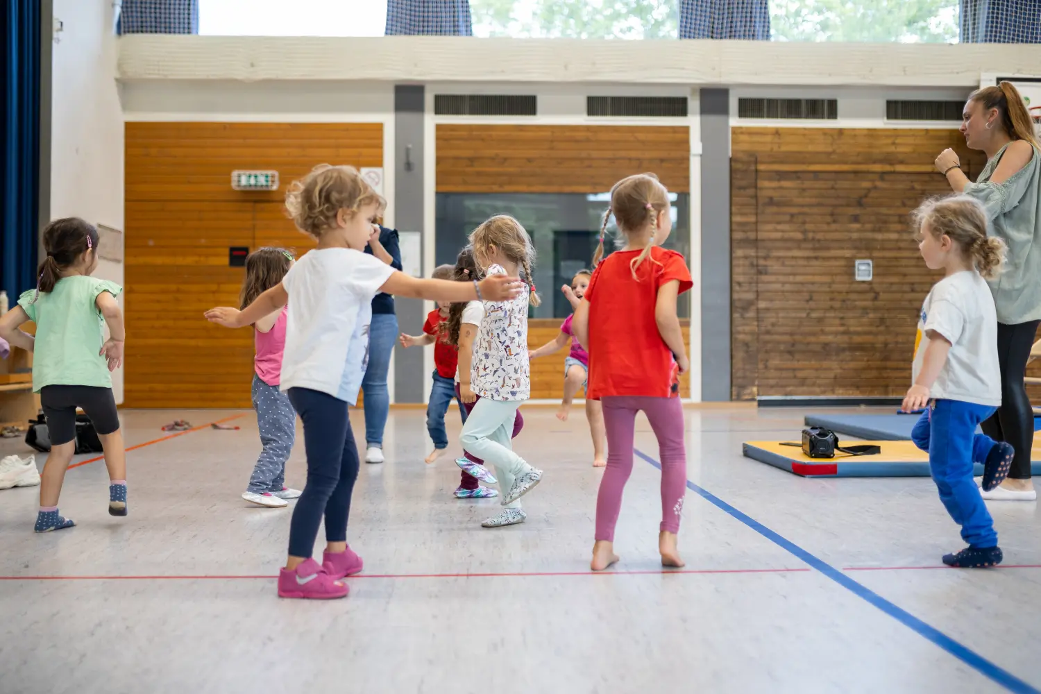 Kinder machen Gymnastik von VfR Umkirch 1923 e.V.