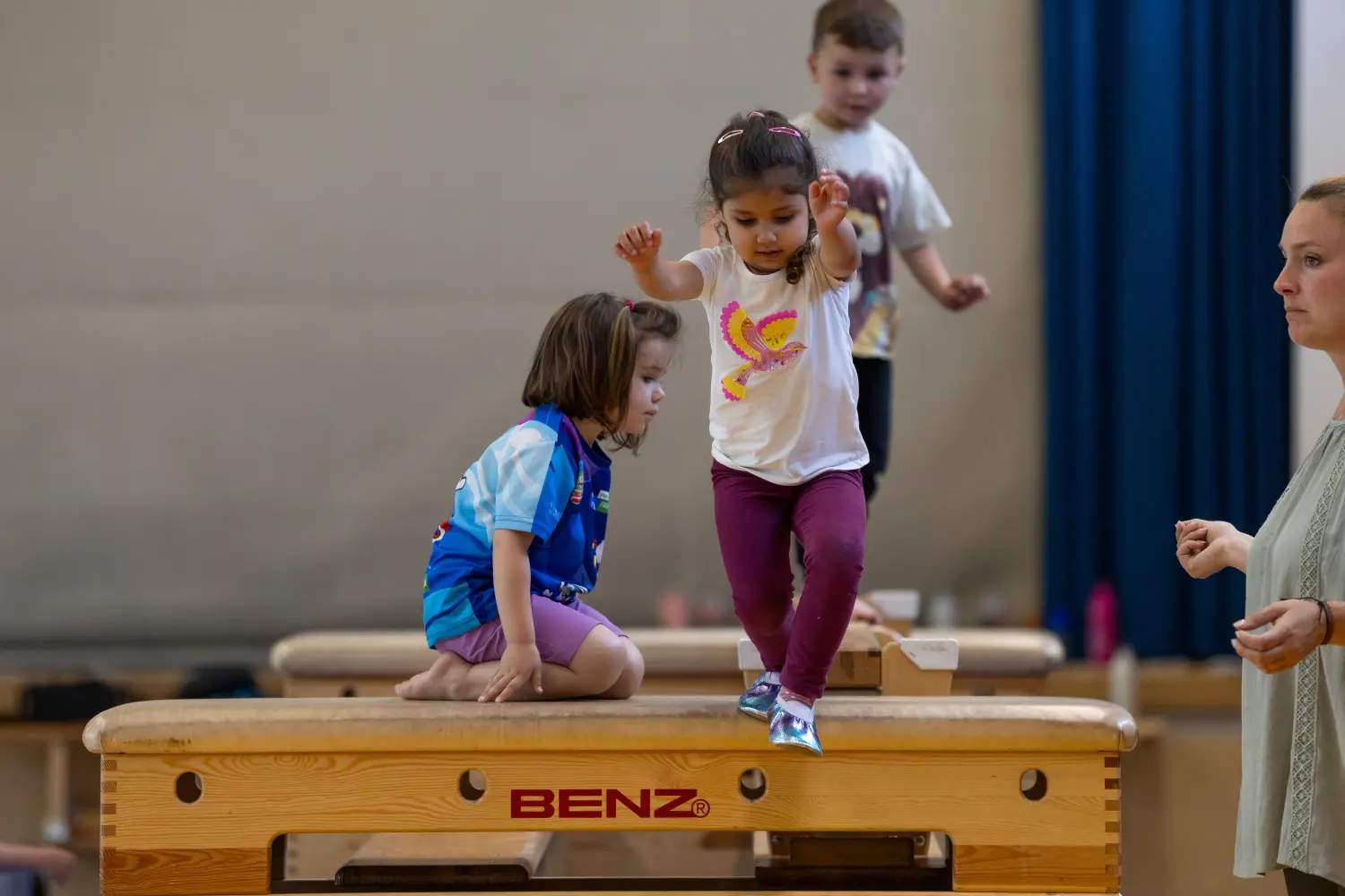 Kinder machen Gymnastik von VfR Umkirch 1923 e.V.