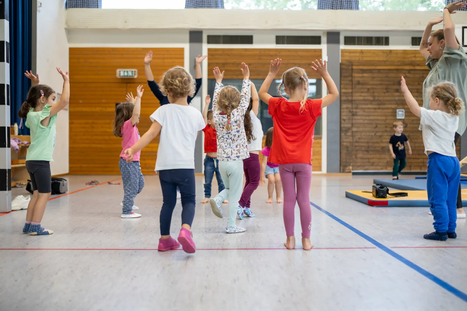 Kinder machen Gymnastik von VfR Umkirch 1923 e.V.