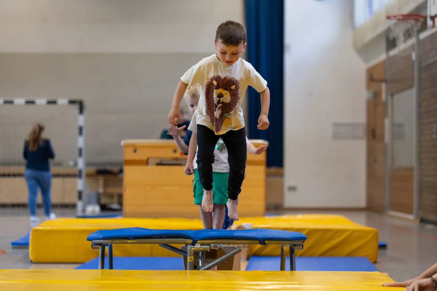 Kinder machen Gymnastik von VfR Umkirch 1923 e.V.