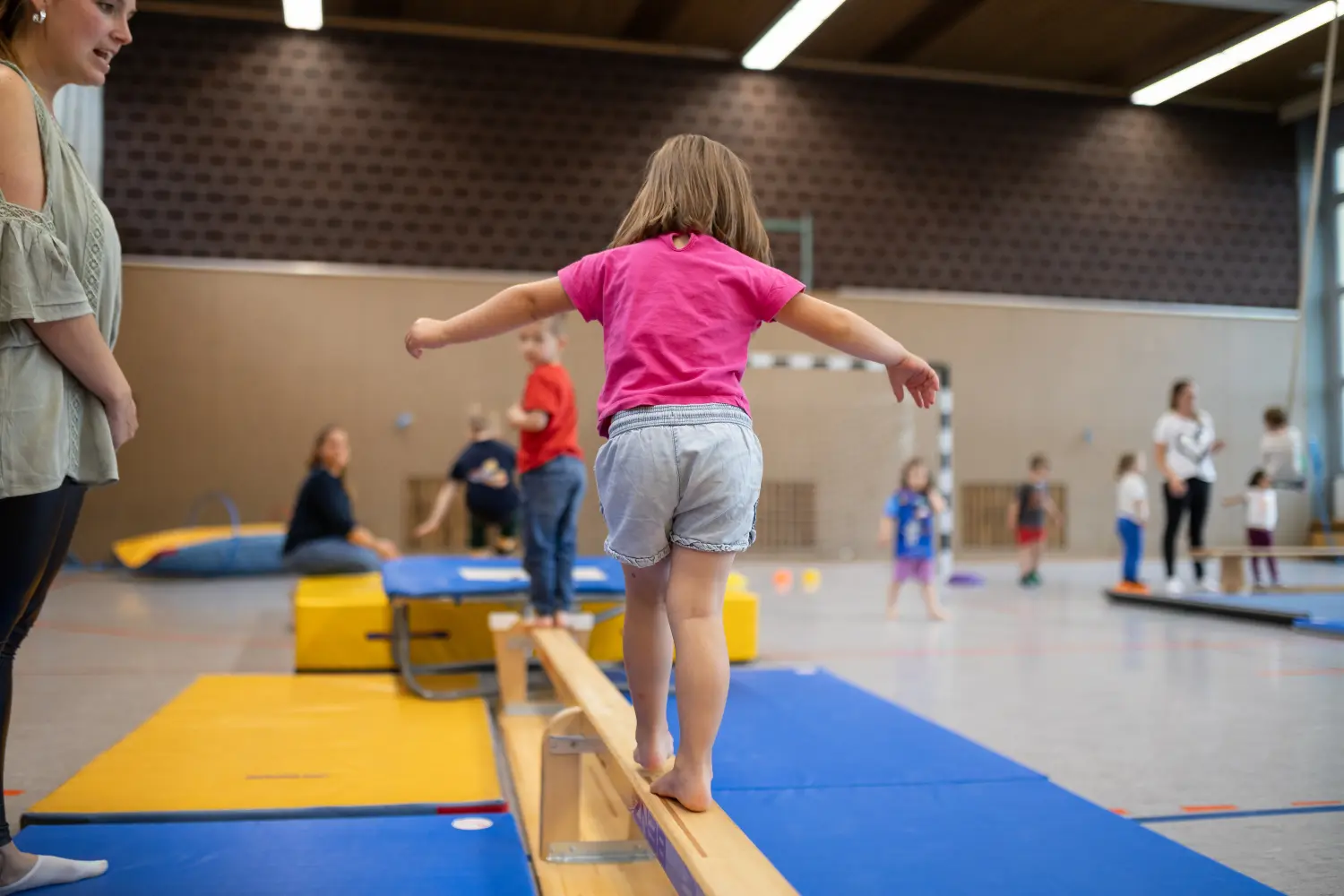 Kinder machen Gymnastik von VfR Umkirch 1923 e.V.