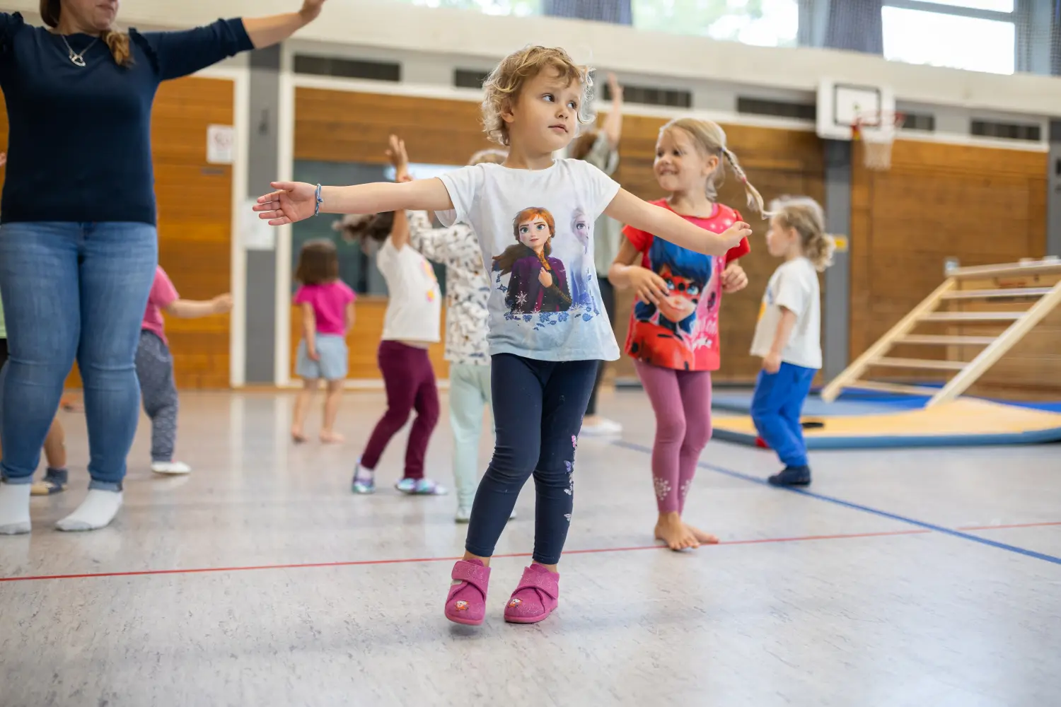 Kinder machen Gymnastik von VfR Umkirch 1923 e.V.