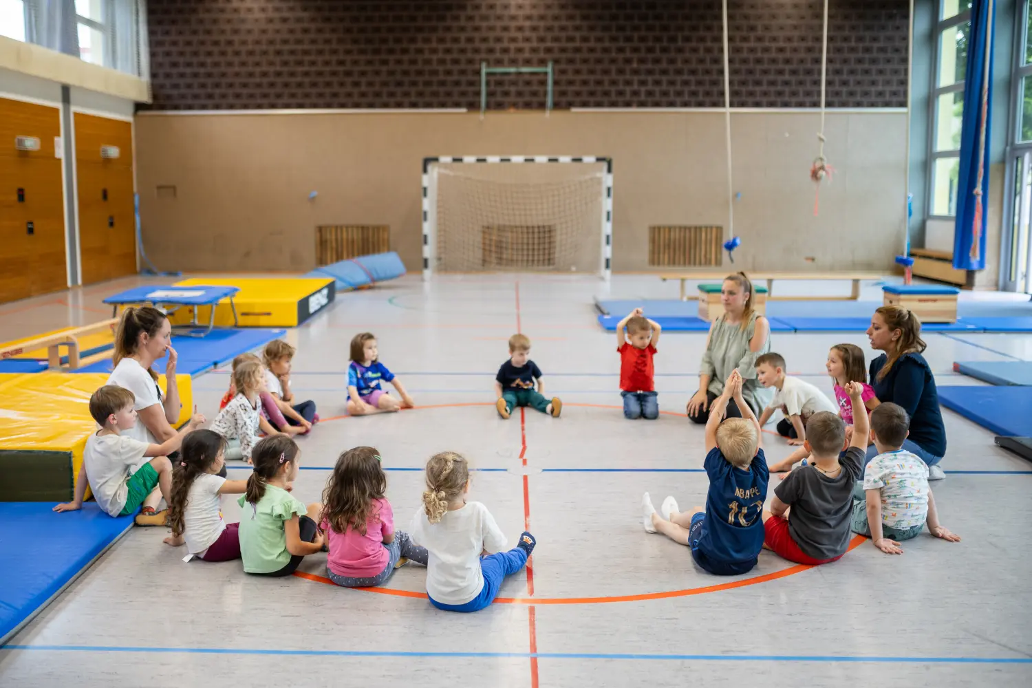 Kinder machen Gymnastik von VfR Umkirch 1923 e.V.