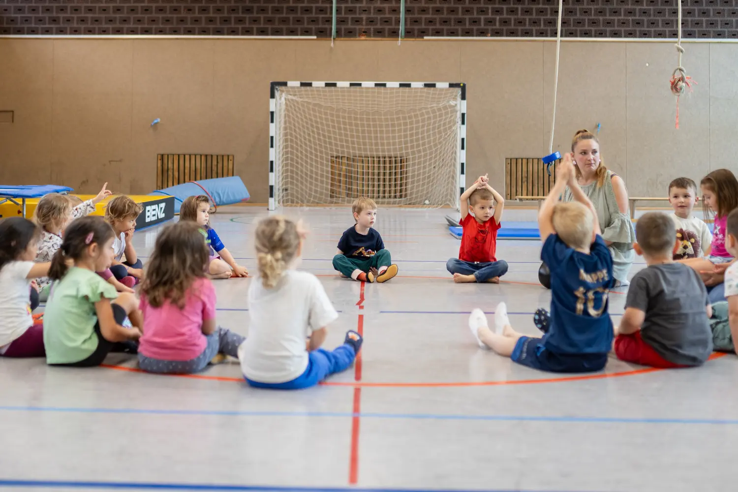 Kinder machen Gymnastik von VfR Umkirch 1923 e.V.