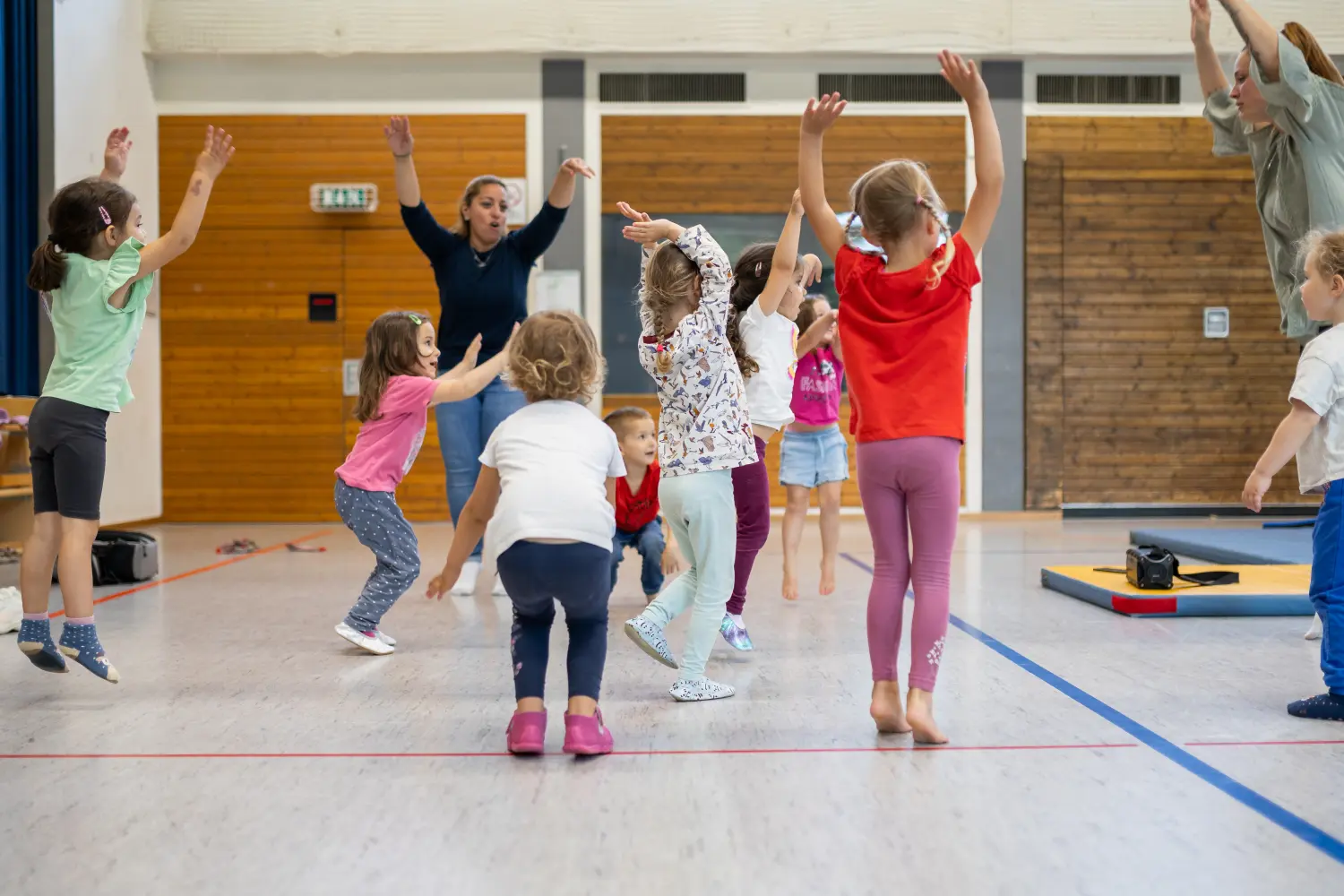 Kinder machen Gymnastik von VfR Umkirch 1923 e.V.