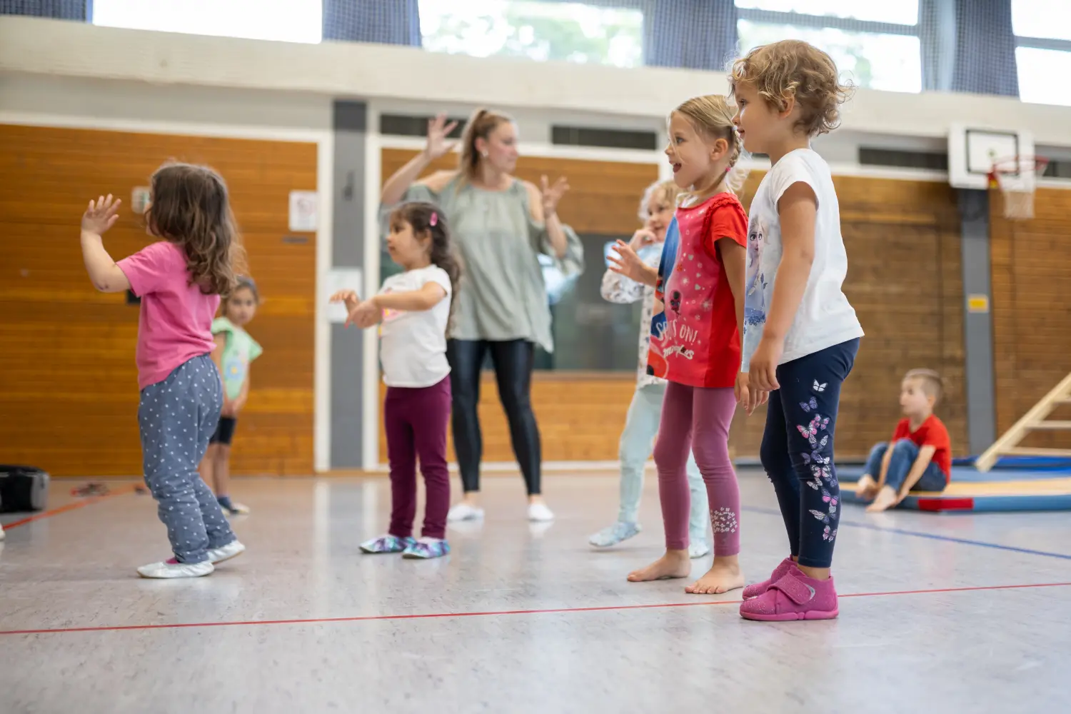 Kinder machen Gymnastik von VfR Umkirch 1923 e.V.