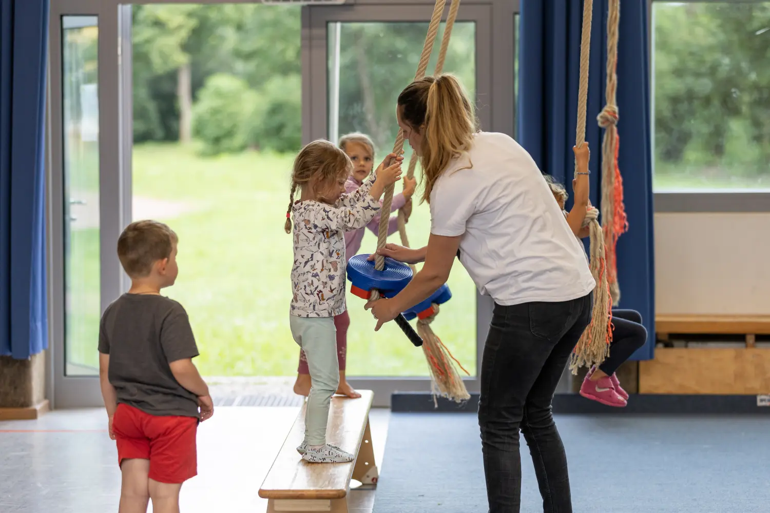 Kinder machen Gymnastik von VfR Umkirch 1923 e.V.