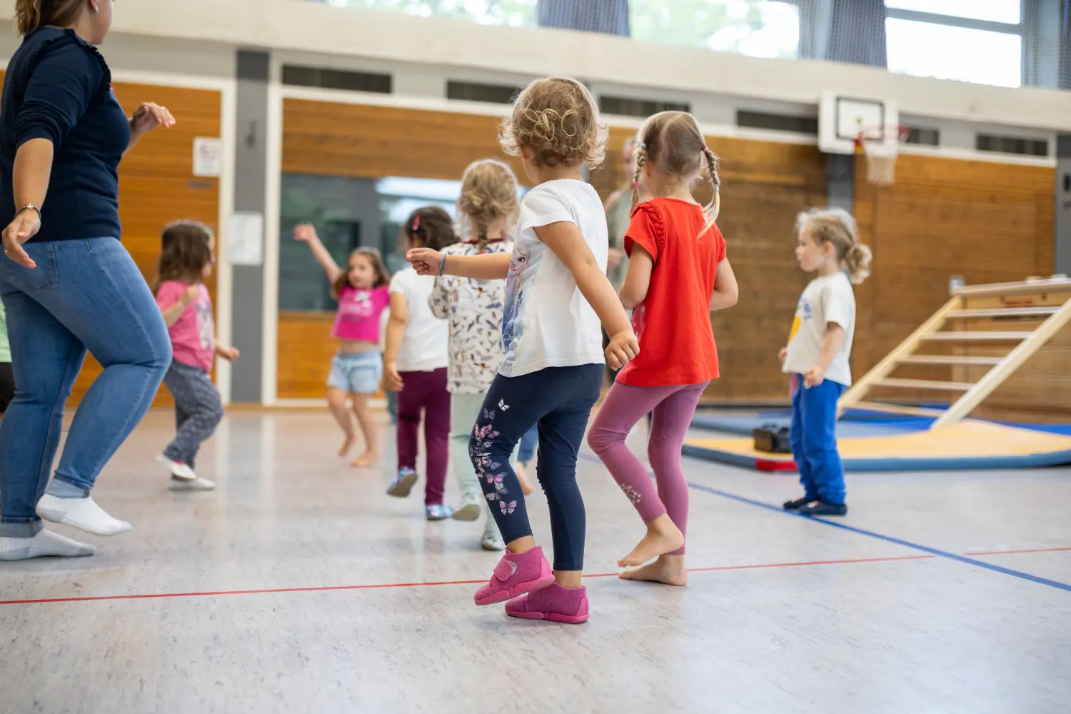 Kinder machen Gymnastik von VfR Umkirch 1923 e.V.