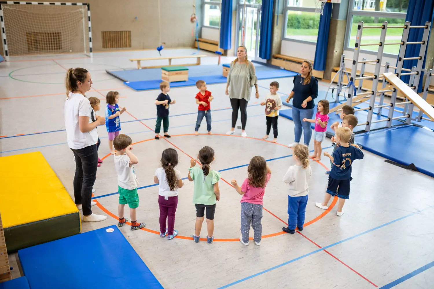 Kinder machen Gymnastik von VfR Umkirch 1923 e.V.