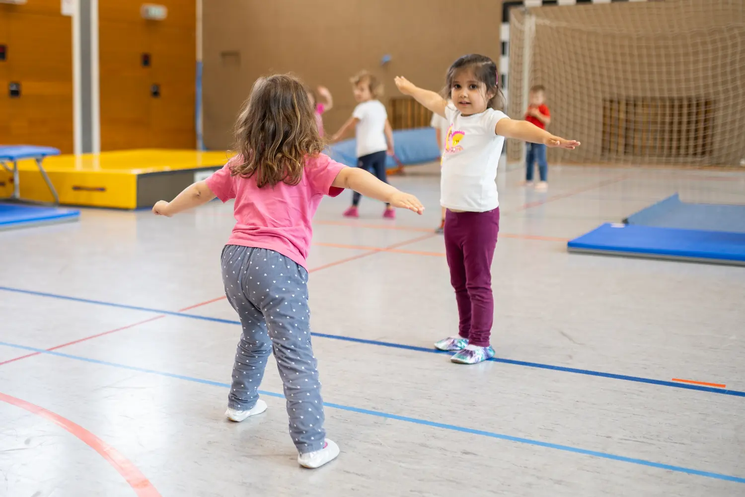 Kinder machen Gymnastik von VfR Umkirch 1923 e.V.