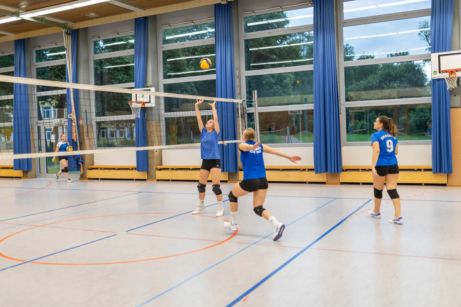 Mädchen spielen Volleball von VfR Umkirch 1923 e.V.