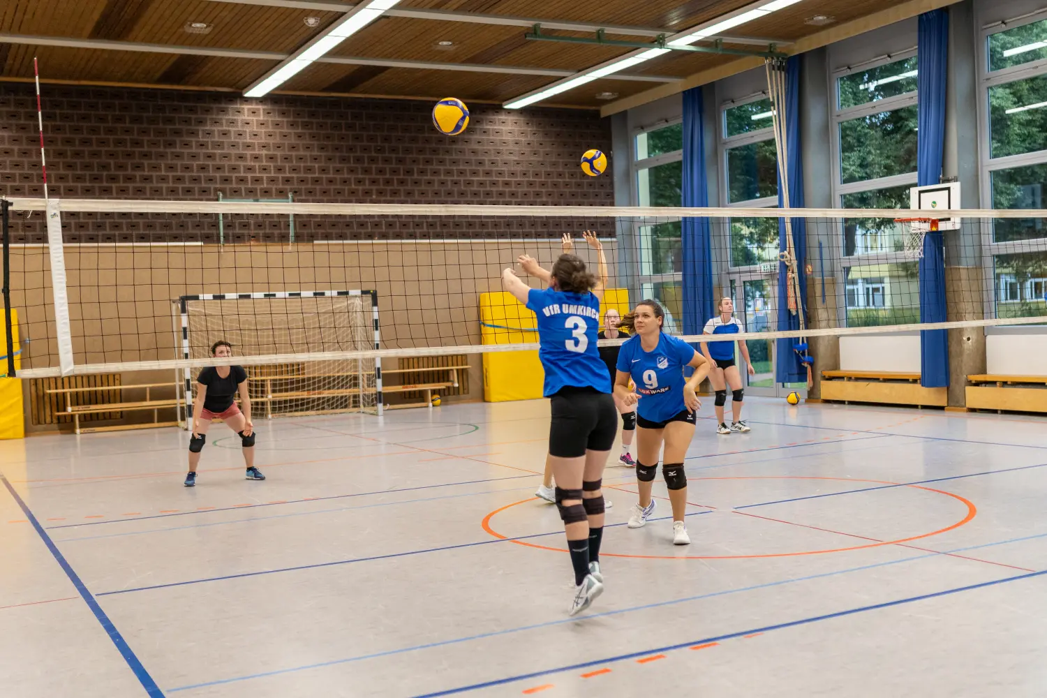 Mädchen spielen Volleball von VfR Umkirch 1923 e.V.