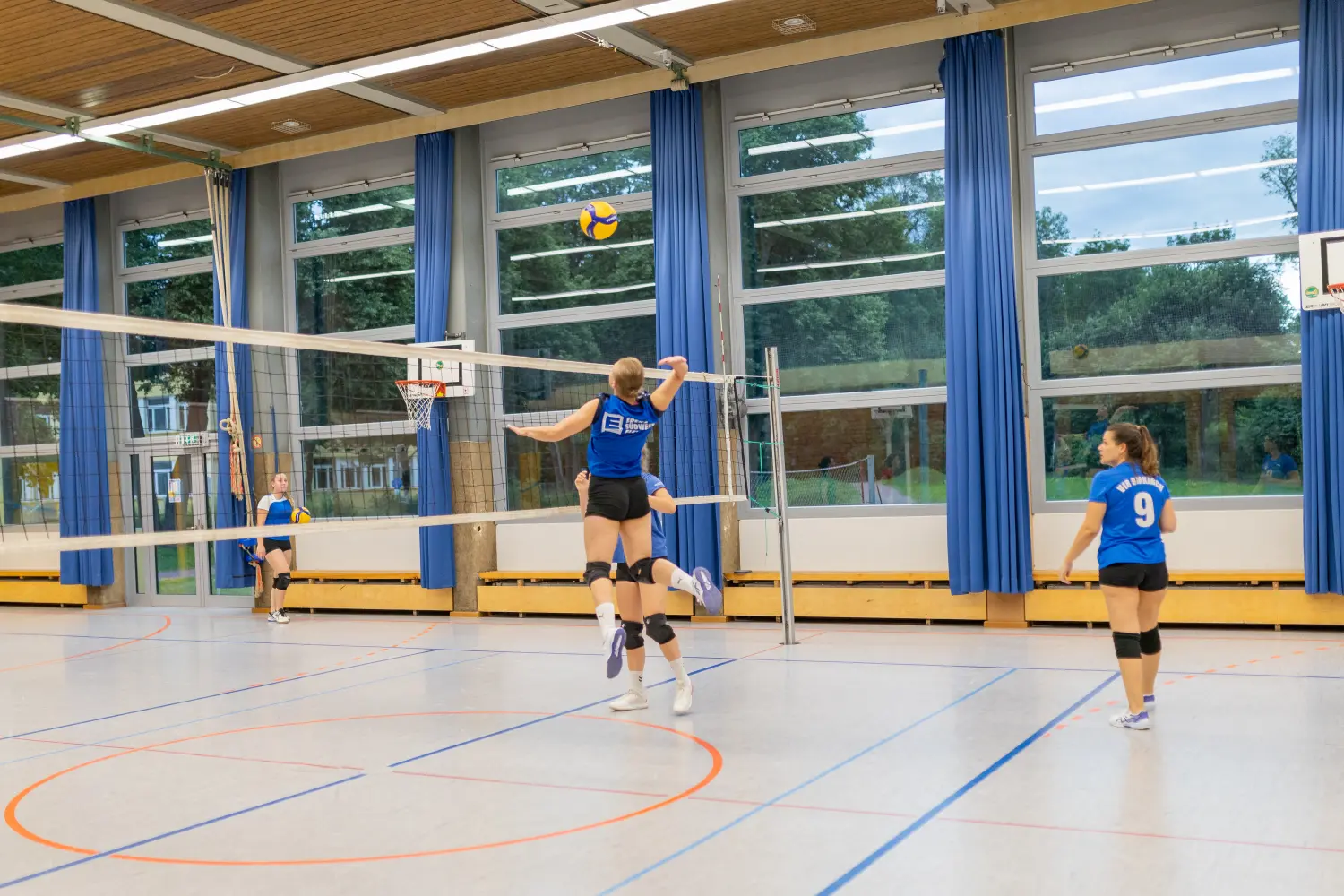 Mädchen spielen Volleball von VfR Umkirch 1923 e.V.