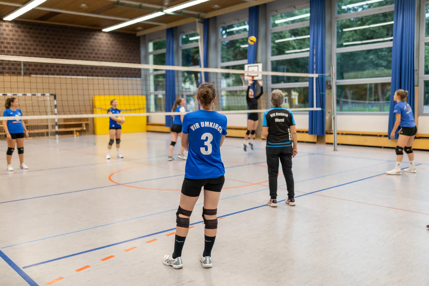 Mädchen spielen Volleball von VfR Umkirch 1923 e.V.