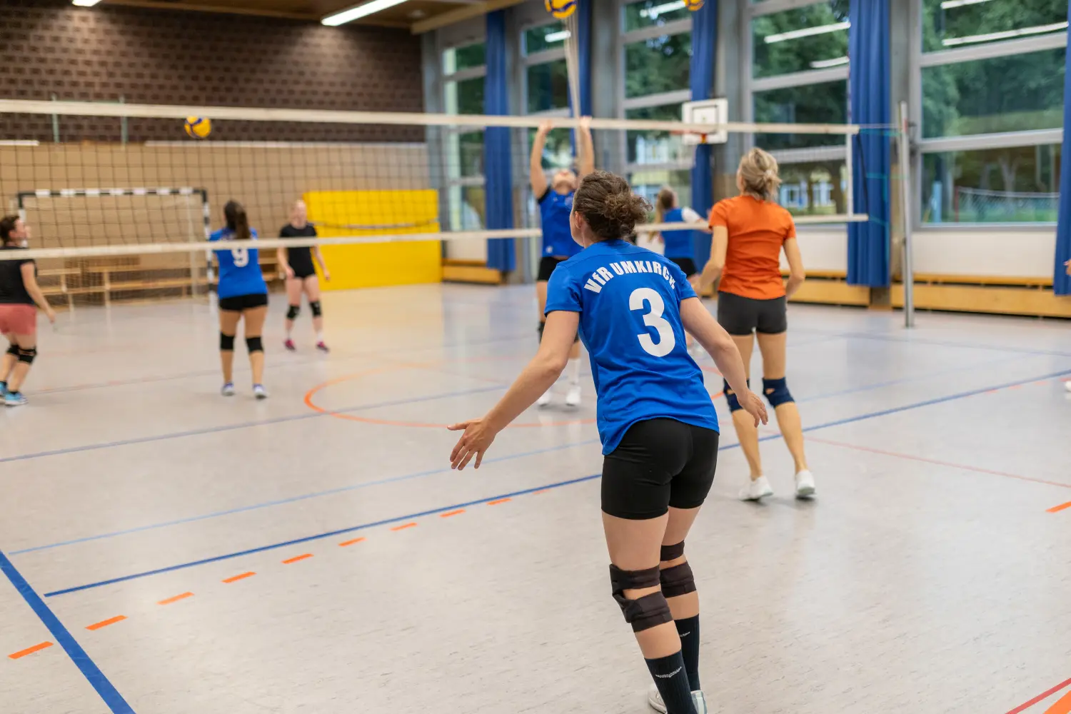 Mädchen spielen Volleball von VfR Umkirch 1923 e.V.